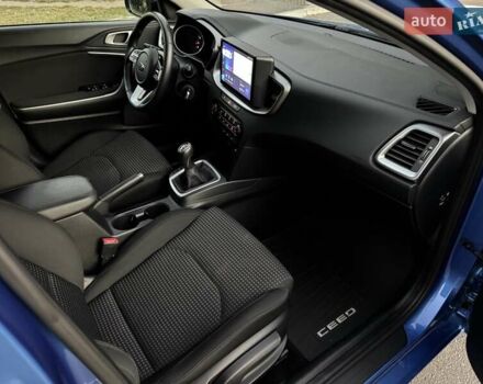 Кіа Сід 2019 у Харкові на Automoto.ua Синій Кіа Сід, об'ємом двигуна 1.59 л та пробігом 95 тис. км за 14700 $, фото 13 на Automoto.ua