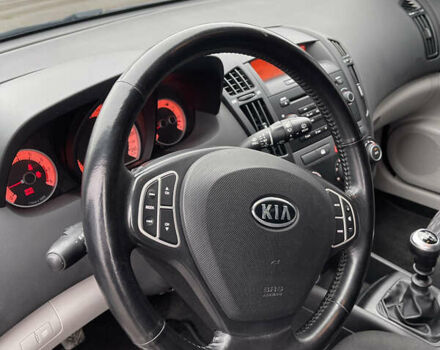 Синий Киа Сид, объемом двигателя 1.4 л и пробегом 200 тыс. км за 6200 $, фото 21 на Automoto.ua