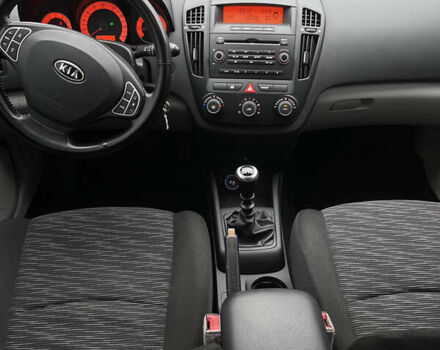 Синий Киа Сид, объемом двигателя 1.4 л и пробегом 200 тыс. км за 6200 $, фото 17 на Automoto.ua