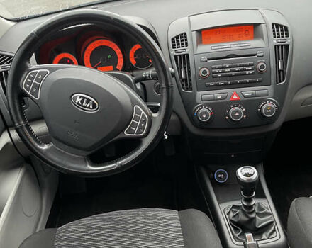 Синий Киа Сид, объемом двигателя 1.4 л и пробегом 200 тыс. км за 6200 $, фото 16 на Automoto.ua