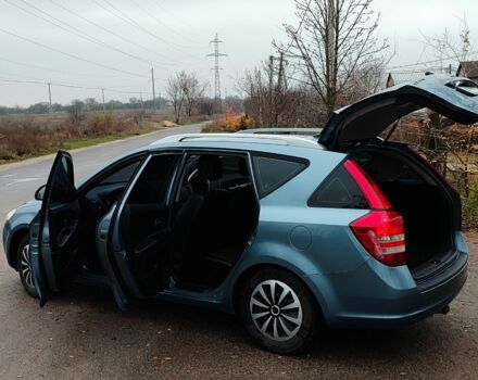 Синій Кіа Сід, об'ємом двигуна 1.6 л та пробігом 210 тис. км за 5300 $, фото 3 на Automoto.ua