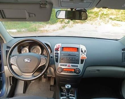 Синій Кіа Сід, об'ємом двигуна 1.6 л та пробігом 69 тис. км за 8000 $, фото 13 на Automoto.ua