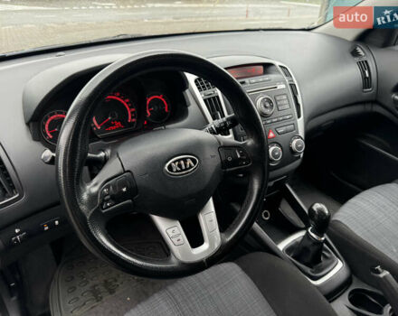 Синій Кіа Сід, об'ємом двигуна 1.4 л та пробігом 293 тис. км за 5800 $, фото 5 на Automoto.ua