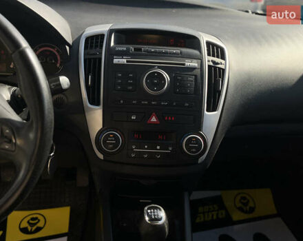 Синий Киа Сид, объемом двигателя 1.58 л и пробегом 325 тыс. км за 5600 $, фото 19 на Automoto.ua