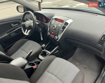 Синий Киа Сид, объемом двигателя 1.58 л и пробегом 278 тыс. км за 5600 $, фото 11 на Automoto.ua