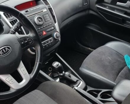 Синий Киа Сид, объемом двигателя 1.6 л и пробегом 350 тыс. км за 5300 $, фото 6 на Automoto.ua