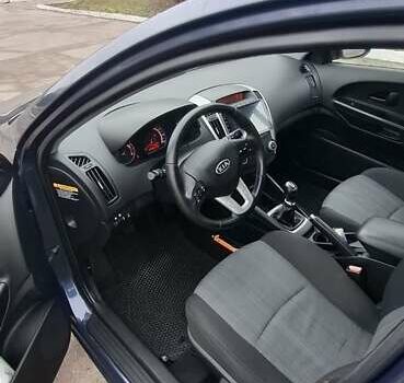 Синий Киа Сид, объемом двигателя 1.4 л и пробегом 255 тыс. км за 6500 $, фото 12 на Automoto.ua