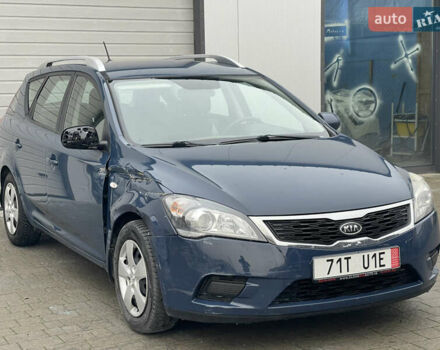 Синий Киа Сид, объемом двигателя 1.4 л и пробегом 210 тыс. км за 5250 $, фото 2 на Automoto.ua