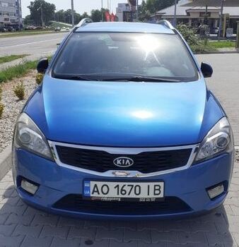 Синий Киа Сид, объемом двигателя 1.58 л и пробегом 325 тыс. км за 4800 $, фото 1 на Automoto.ua