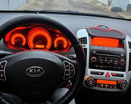 Зелений Кіа Сід, об'ємом двигуна 2 л та пробігом 300 тис. км за 4100 $, фото 4 на Automoto.ua
