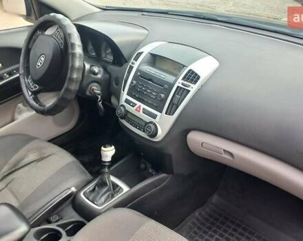 Зеленый Киа Сид, объемом двигателя 1.6 л и пробегом 402 тыс. км за 4900 $, фото 2 на Automoto.ua