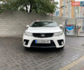Белый Киа Cerato KOUP, объемом двигателя 2 л и пробегом 237 тыс. км за 8100 $, фото 5 на Automoto.ua