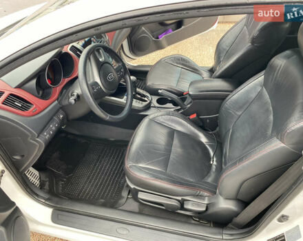 Белый Киа Cerato KOUP, объемом двигателя 2 л и пробегом 237 тыс. км за 8100 $, фото 9 на Automoto.ua