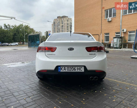 Белый Киа Cerato KOUP, объемом двигателя 2 л и пробегом 237 тыс. км за 8100 $, фото 3 на Automoto.ua