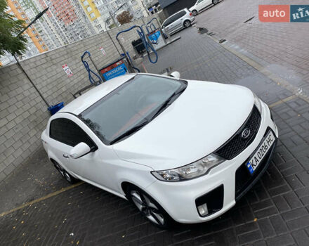 Белый Киа Cerato KOUP, объемом двигателя 2 л и пробегом 237 тыс. км за 8100 $, фото 6 на Automoto.ua