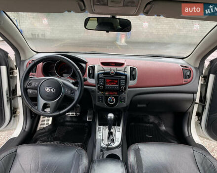 Белый Киа Cerato KOUP, объемом двигателя 2 л и пробегом 237 тыс. км за 8100 $, фото 7 на Automoto.ua