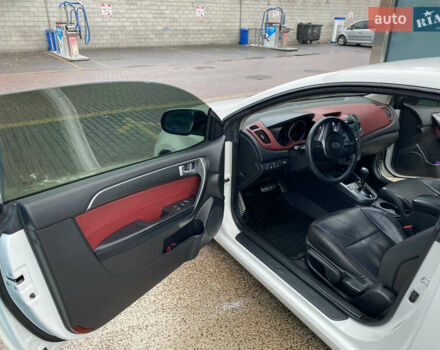 Белый Киа Cerato KOUP, объемом двигателя 2 л и пробегом 237 тыс. км за 8100 $, фото 8 на Automoto.ua