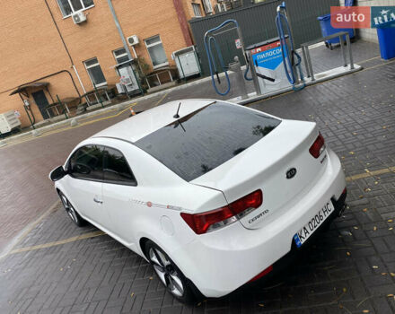 Белый Киа Cerato KOUP, объемом двигателя 2 л и пробегом 237 тыс. км за 8100 $, фото 2 на Automoto.ua