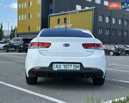 Белый Киа Cerato KOUP, объемом двигателя 2 л и пробегом 125 тыс. км за 8150 $, фото 3 на Automoto.ua