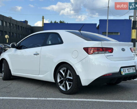 Белый Киа Cerato KOUP, объемом двигателя 2 л и пробегом 125 тыс. км за 8150 $, фото 2 на Automoto.ua