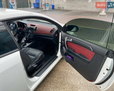 Белый Киа Cerato KOUP, объемом двигателя 2 л и пробегом 237 тыс. км за 8100 $, фото 10 на Automoto.ua