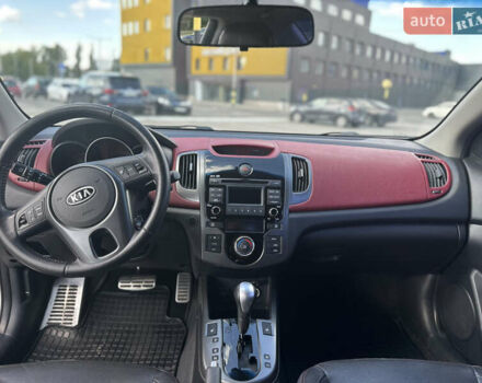 Белый Киа Cerato KOUP, объемом двигателя 2 л и пробегом 125 тыс. км за 8150 $, фото 8 на Automoto.ua