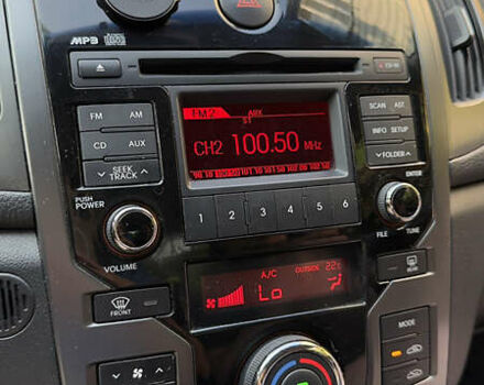Белый Киа Cerato KOUP, объемом двигателя 1.6 л и пробегом 114 тыс. км за 10000 $, фото 19 на Automoto.ua