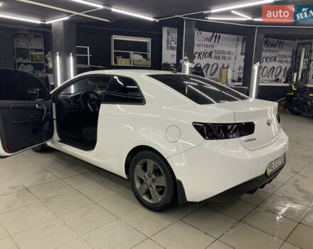 Белый Киа Cerato KOUP, объемом двигателя 1.6 л и пробегом 114 тыс. км за 10000 $, фото 1 на Automoto.ua
