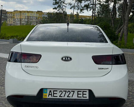 Белый Киа Cerato KOUP, объемом двигателя 1.6 л и пробегом 114 тыс. км за 10000 $, фото 8 на Automoto.ua