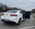 Білий Кіа Cerato KOUP, об'ємом двигуна 2 л та пробігом 174 тис. км за 8500 $, фото 4 на Automoto.ua