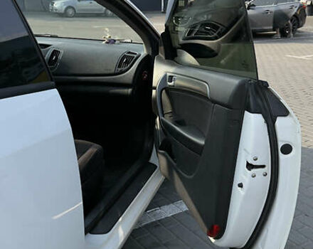 Белый Киа Cerato KOUP, объемом двигателя 1.6 л и пробегом 114 тыс. км за 10000 $, фото 11 на Automoto.ua