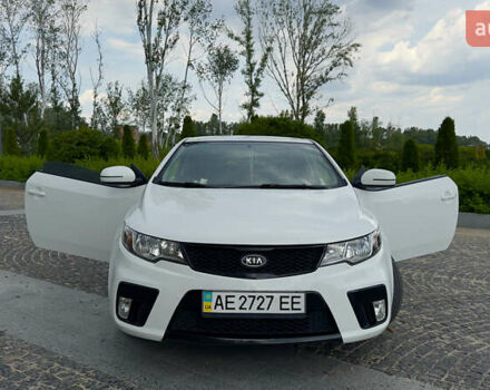 Белый Киа Cerato KOUP, объемом двигателя 1.6 л и пробегом 114 тыс. км за 10000 $, фото 3 на Automoto.ua