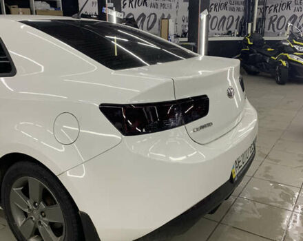 Белый Киа Cerato KOUP, объемом двигателя 1.6 л и пробегом 114 тыс. км за 10000 $, фото 2 на Automoto.ua