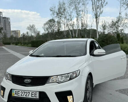 Белый Киа Cerato KOUP, объемом двигателя 1.6 л и пробегом 114 тыс. км за 10000 $, фото 6 на Automoto.ua