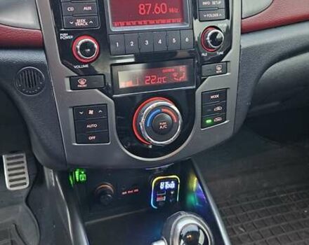 Белый Киа Cerato KOUP, объемом двигателя 2 л и пробегом 138 тыс. км за 8300 $, фото 7 на Automoto.ua