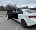 Білий Кіа Cerato KOUP, об'ємом двигуна 2 л та пробігом 174 тис. км за 8500 $, фото 9 на Automoto.ua