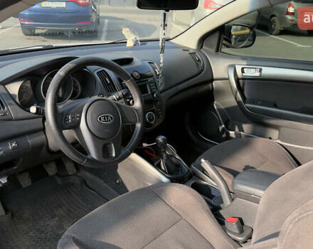 Белый Киа Cerato KOUP, объемом двигателя 1.6 л и пробегом 114 тыс. км за 10000 $, фото 17 на Automoto.ua