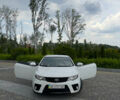 Белый Киа Cerato KOUP, объемом двигателя 1.6 л и пробегом 114 тыс. км за 10000 $, фото 4 на Automoto.ua