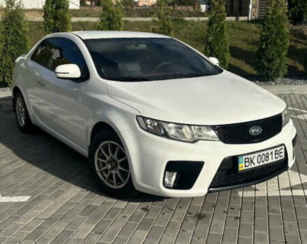 Белый Киа Cerato KOUP, объемом двигателя 2 л и пробегом 200 тыс. км за 8500 $, фото 2 на Automoto.ua