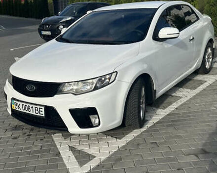 Белый Киа Cerato KOUP, объемом двигателя 2 л и пробегом 200 тыс. км за 8500 $, фото 5 на Automoto.ua