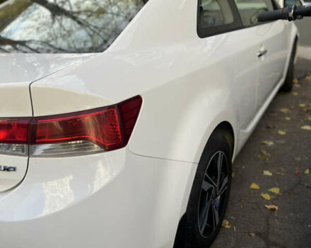 Белый Киа Cerato KOUP, объемом двигателя 1.6 л и пробегом 235 тыс. км за 6800 $, фото 6 на Automoto.ua