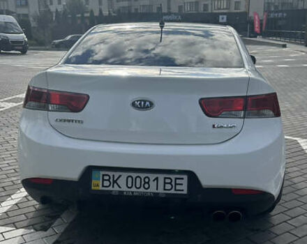Белый Киа Cerato KOUP, объемом двигателя 2 л и пробегом 200 тыс. км за 8500 $, фото 7 на Automoto.ua