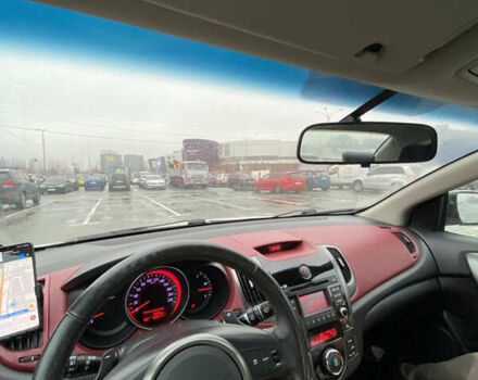 Білий Кіа Cerato KOUP, об'ємом двигуна 2 л та пробігом 87 тис. км за 9800 $, фото 4 на Automoto.ua