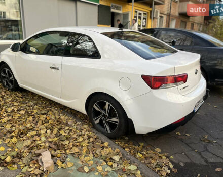 Белый Киа Cerato KOUP, объемом двигателя 1.6 л и пробегом 235 тыс. км за 6800 $, фото 4 на Automoto.ua