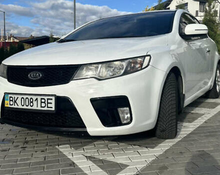 Белый Киа Cerato KOUP, объемом двигателя 2 л и пробегом 200 тыс. км за 8500 $, фото 3 на Automoto.ua