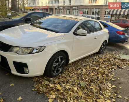 Белый Киа Cerato KOUP, объемом двигателя 1.6 л и пробегом 235 тыс. км за 6800 $, фото 2 на Automoto.ua
