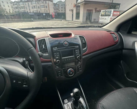 Белый Киа Cerato KOUP, объемом двигателя 2 л и пробегом 200 тыс. км за 8500 $, фото 13 на Automoto.ua