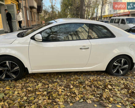 Белый Киа Cerato KOUP, объемом двигателя 1.6 л и пробегом 235 тыс. км за 6800 $, фото 3 на Automoto.ua
