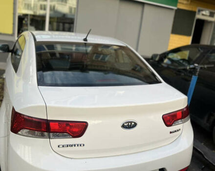Белый Киа Cerato KOUP, объемом двигателя 1.6 л и пробегом 235 тыс. км за 6800 $, фото 5 на Automoto.ua