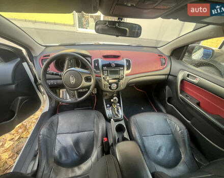 Белый Киа Cerato KOUP, объемом двигателя 1.6 л и пробегом 235 тыс. км за 6800 $, фото 9 на Automoto.ua